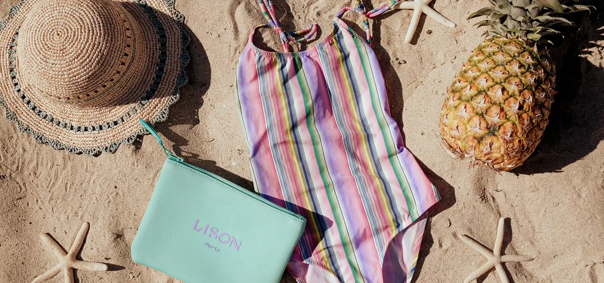 Élégance Solaire et Maillots Anti-UV